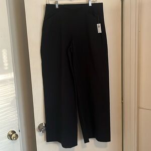 Old Navy pixie wide leg pants. Black. Size Large. New with tags